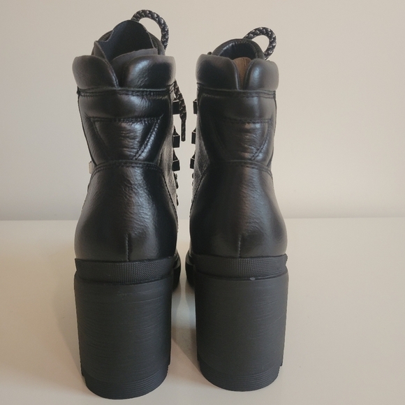 Marc Fisher NEW Y2K LTD Kini Black Lace Up Block Heel Ankle Booties in 7.5 Chunk - Picture 4 of 10